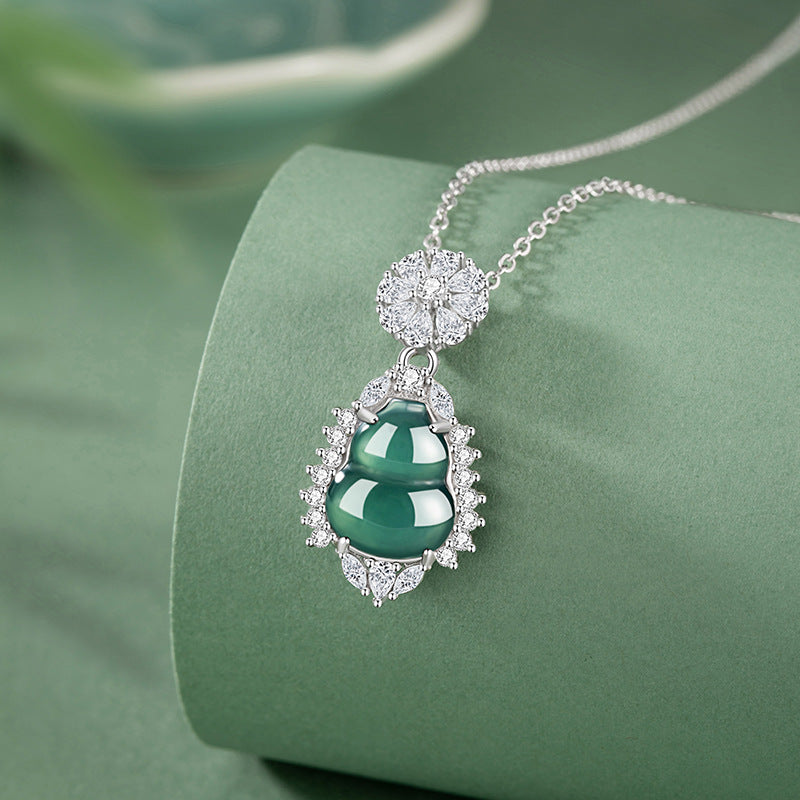 Halskette aus 925er Sterlingsilber – Kalebasse und Jade