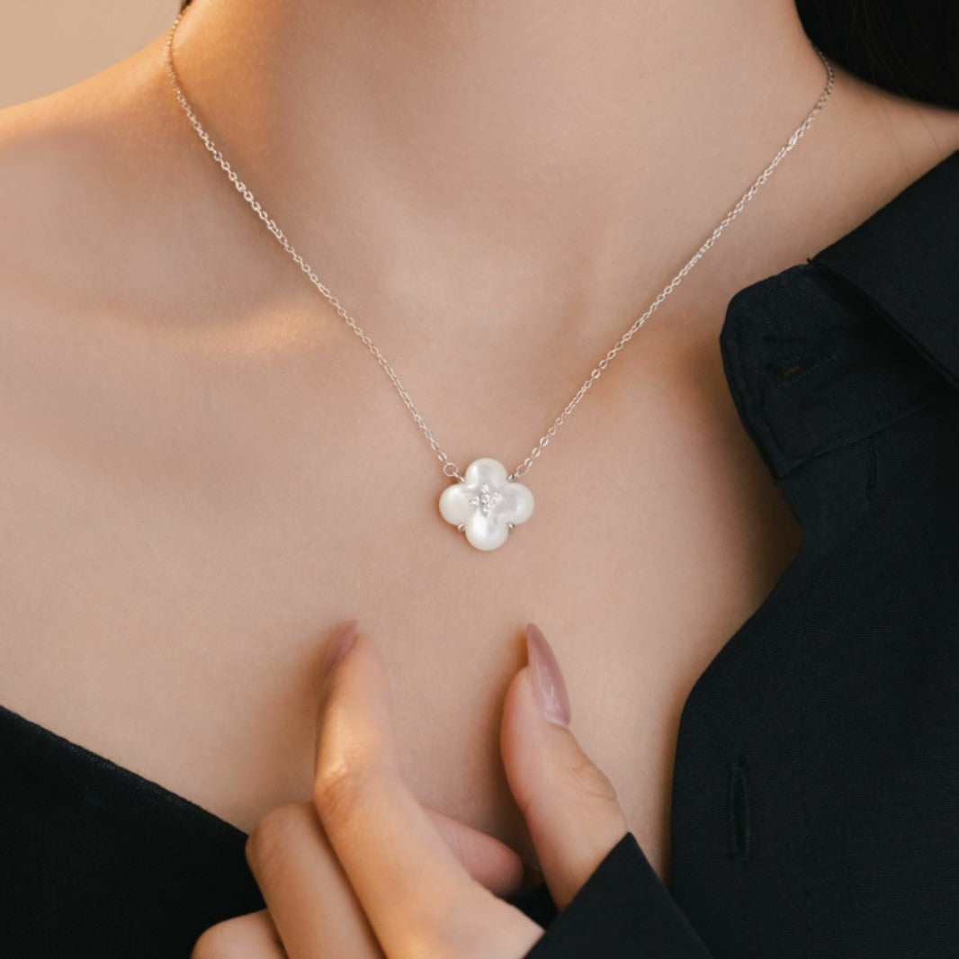 Lucky Clover Sterling Silver 925 Necklace Women's Fashion Versatile Flower White Fritillary Clavicle Chain Ins Style Pendant