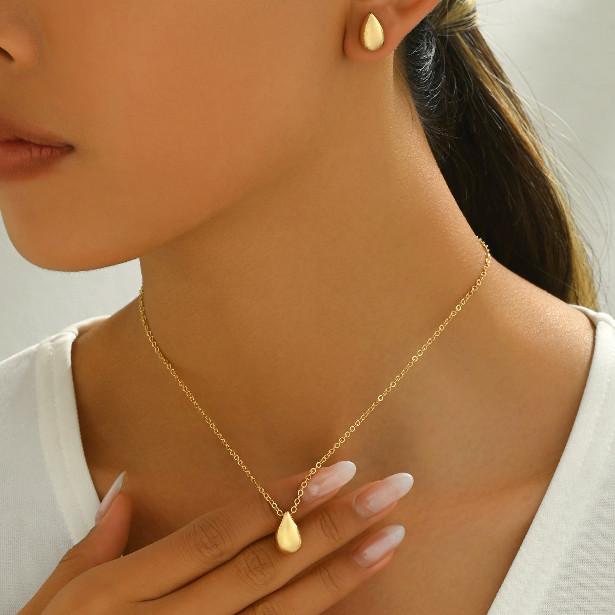 Minimal Teardrop Pendant Jewelry