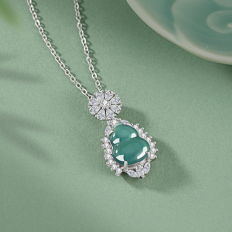 Halskette aus 925er Sterlingsilber – Kalebasse und Jade