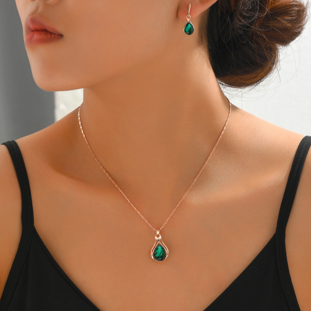 Green Teardrop Pendant Jewelry — product image 2