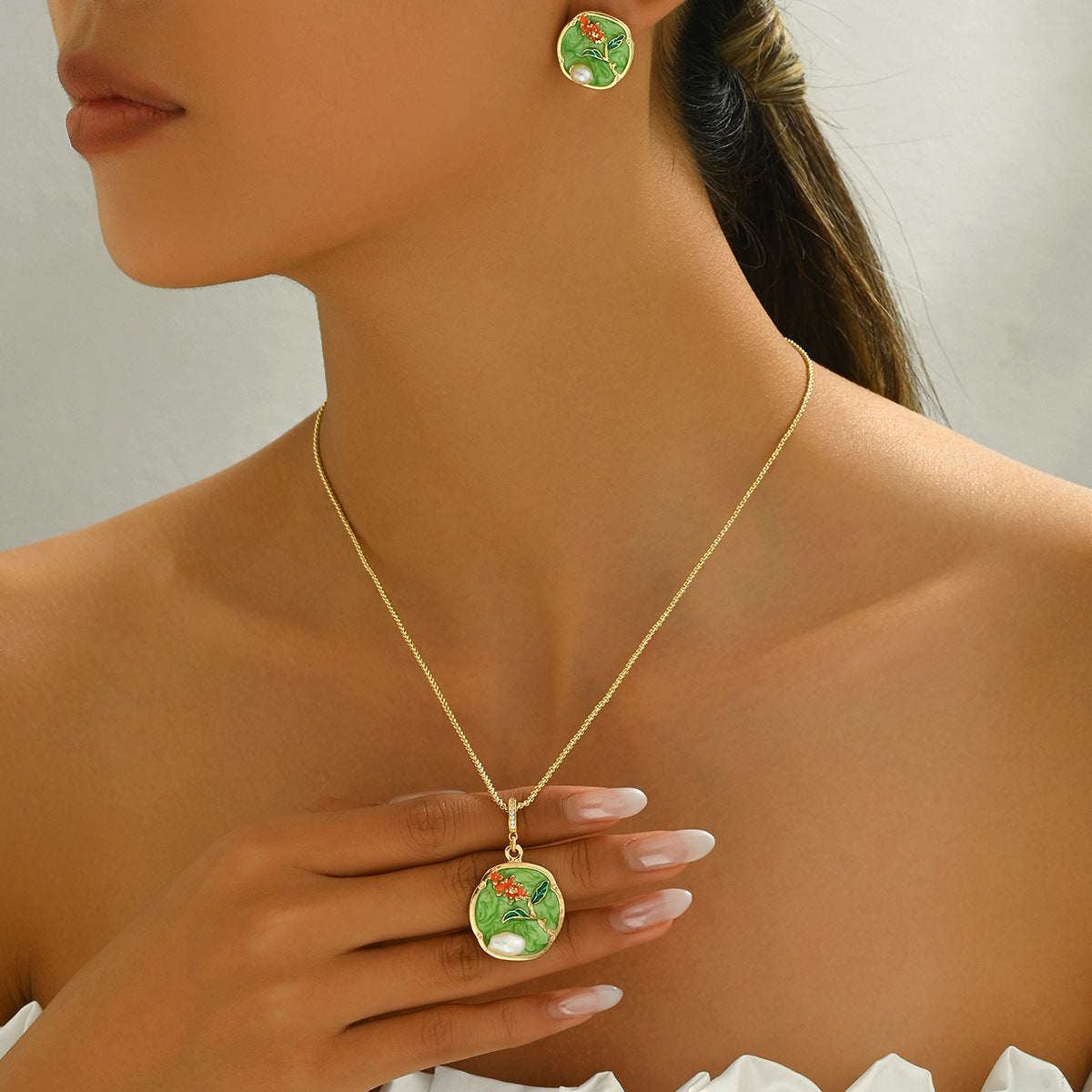 Green Rose-Pattern Disc Jewelry