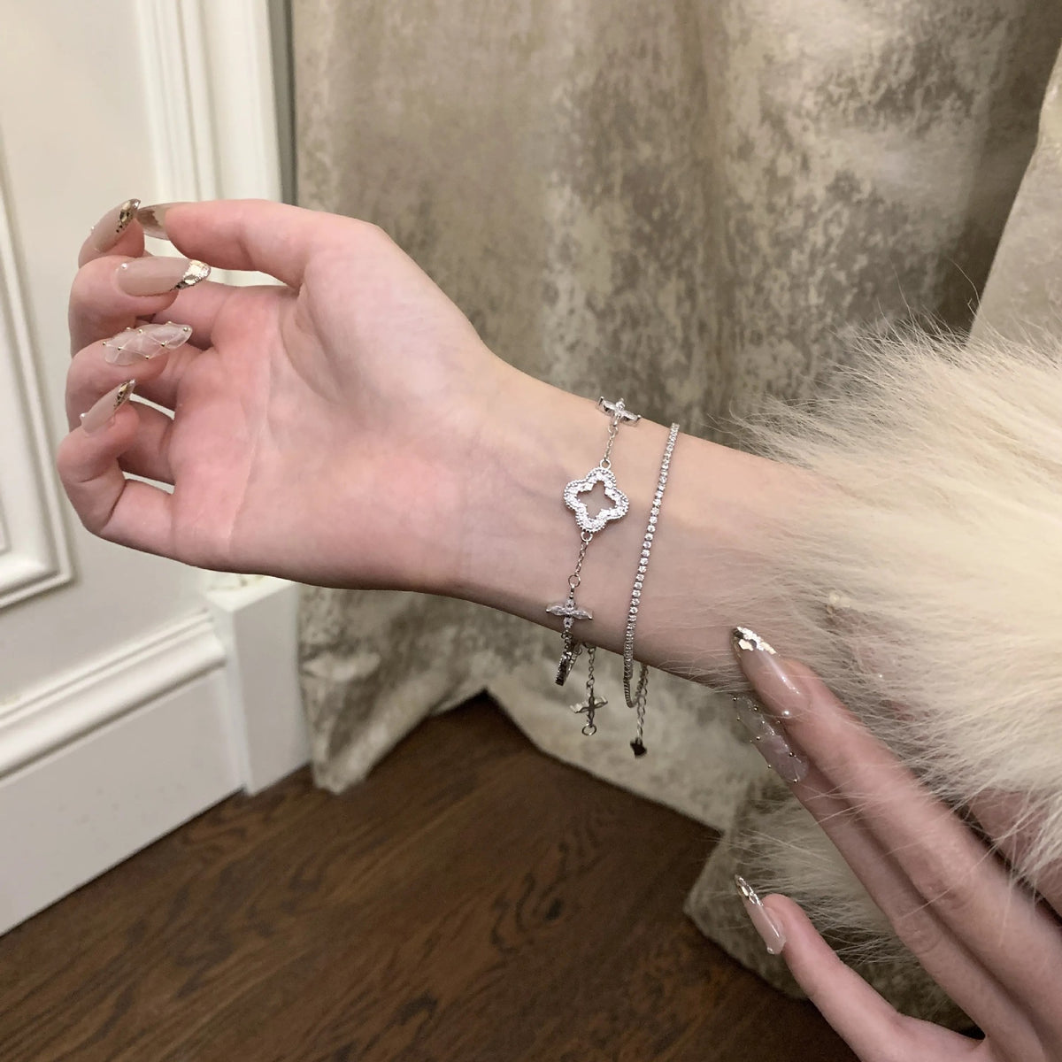 Flash Lucky Clover Sterling Silver 925 Bracelet Female Ins Broken Diamond Starry Flower Bracelet Rich Home Gold Bracelet