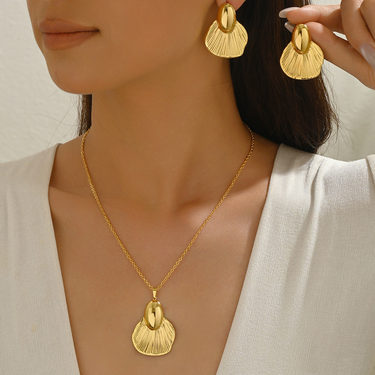 Ridged Fan Pendant Jewelry