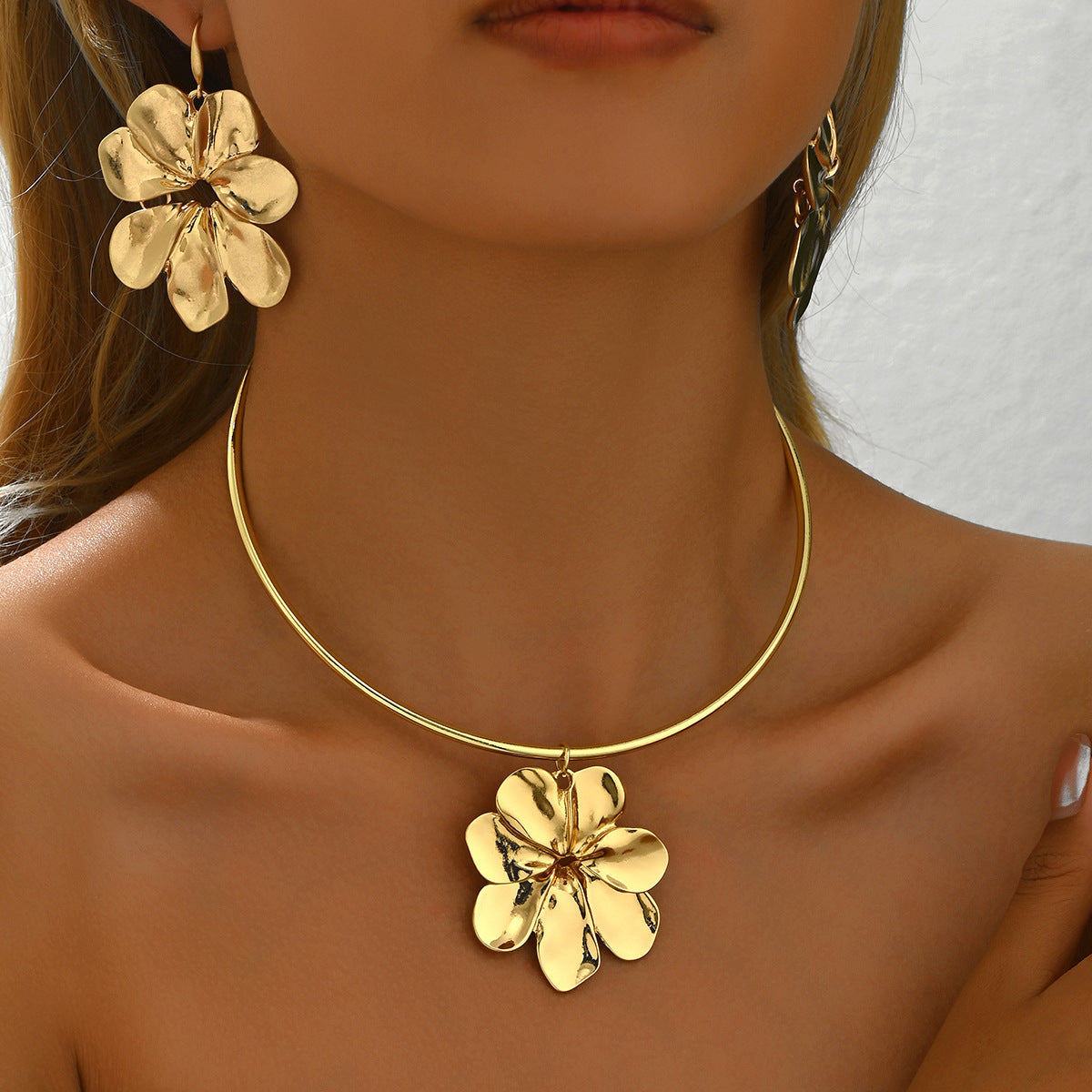 Sculptural Flower Collar Jewelry