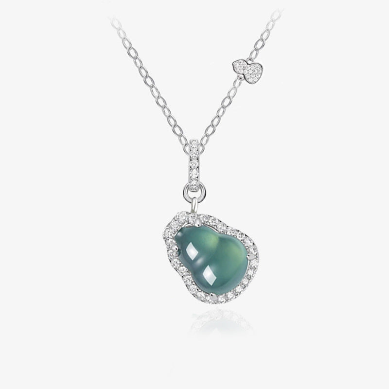 Halskette aus 925er Sterlingsilber – Kalebasse und Jade