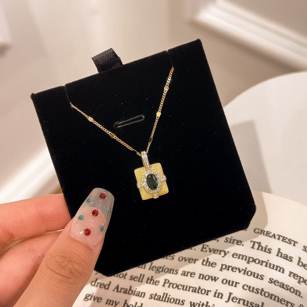 Bucey Cube Sugar Sterling Silver 925 Necklace Retro Style Handmade Brushed Emerald Clavicle Chain Ins Light Luxury Style Pendant