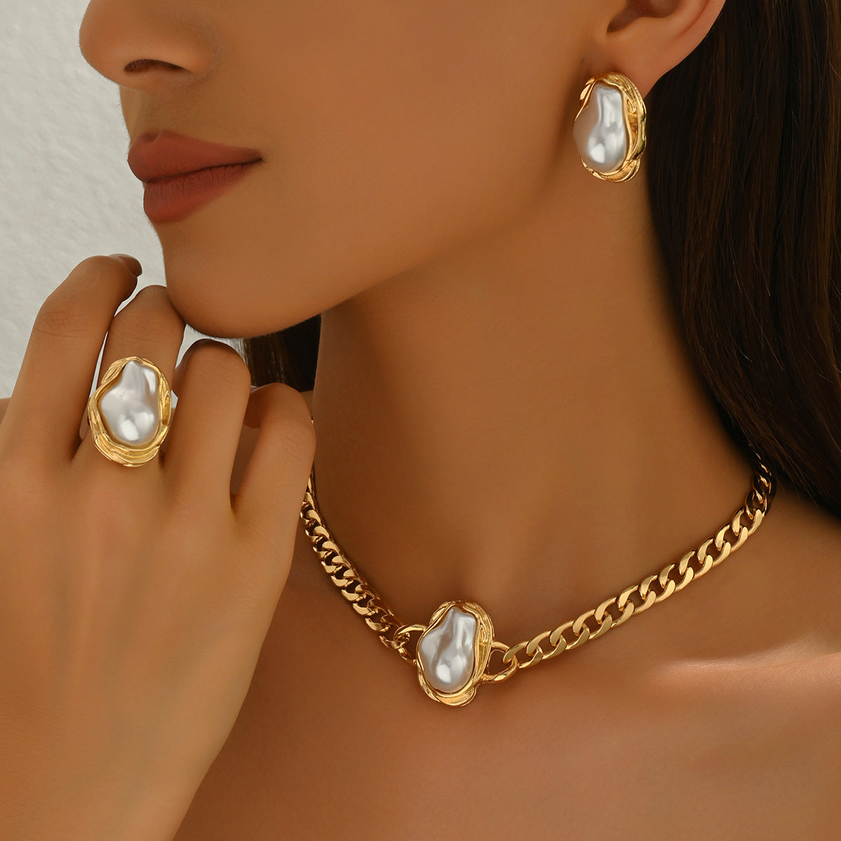 Irregular Pearl-Effect Chain Jewelry