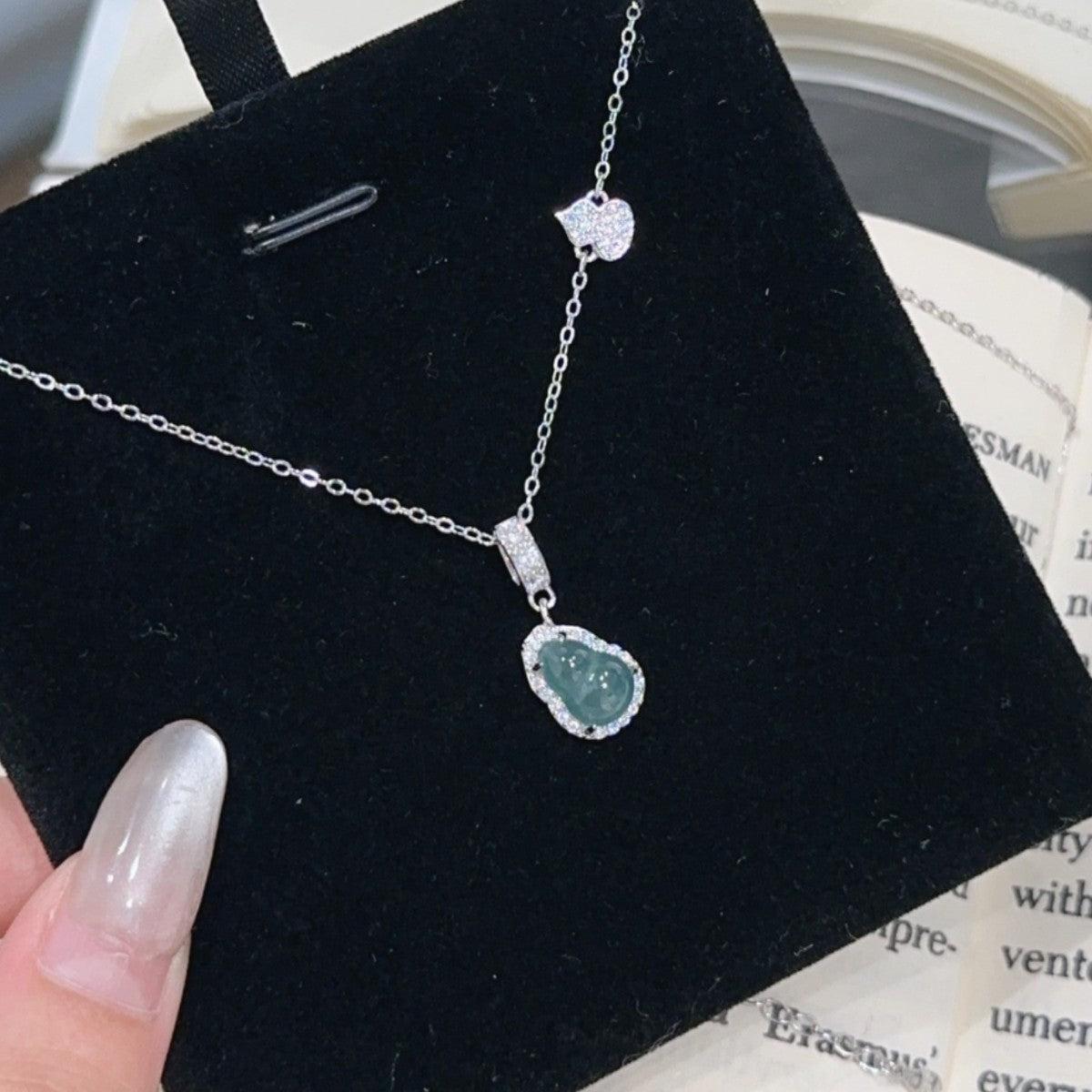 Halskette aus 925er Sterlingsilber – Kalebasse und Jade