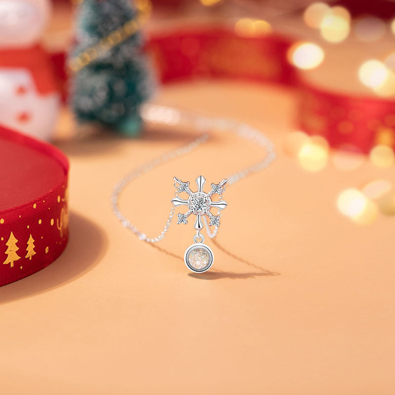 Fantasy Snowflake Sterling Silver 925 Necklace Female Niche Design Light Luxury Glass Stone Clavicle Chain Ins Christmas Pendant