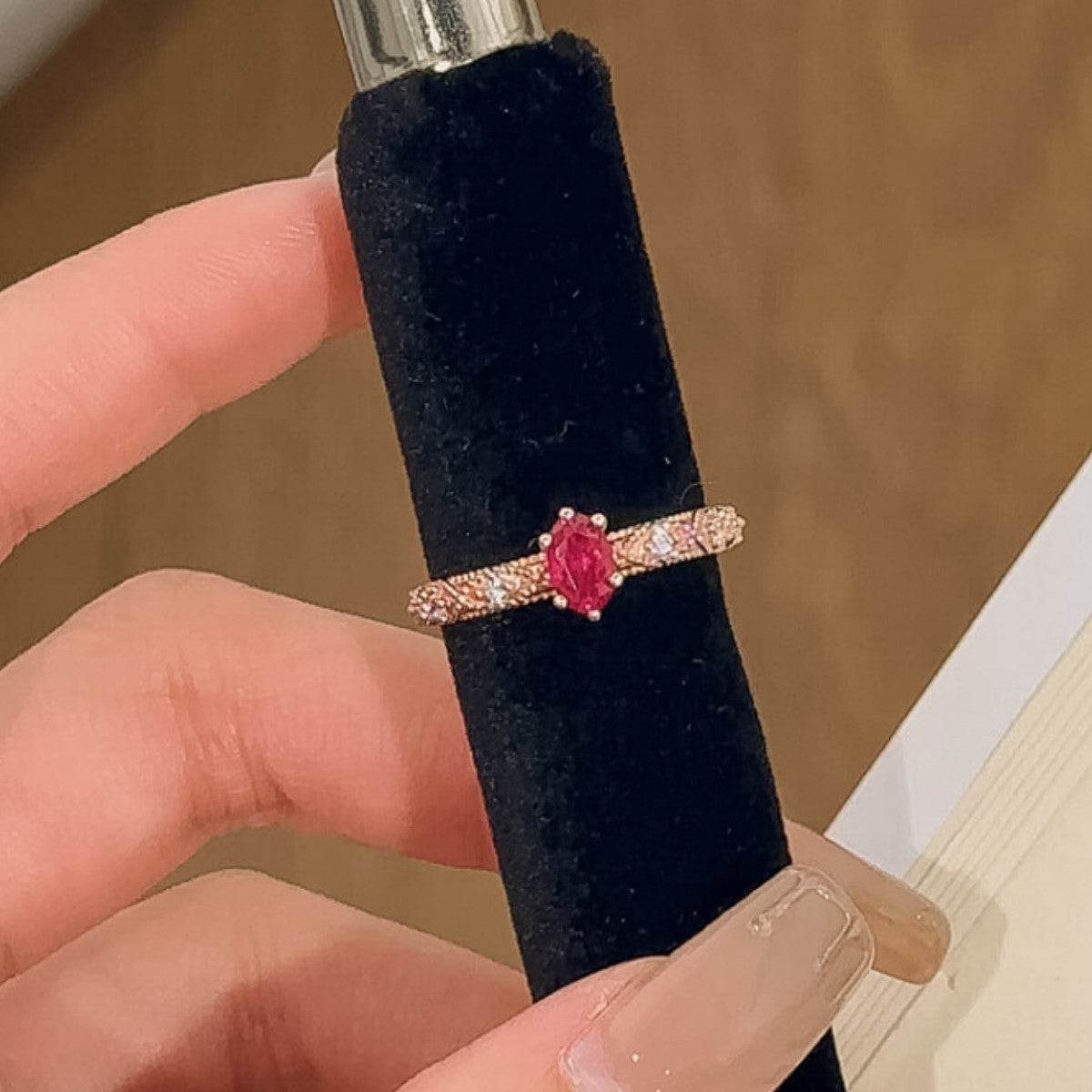 Eight Awn Star Sterling Silver 925 Necklace Women's Retro Court Style Pigeon Red Blood Zircon Clavicle Chain Light Luxury Style Star Pendant