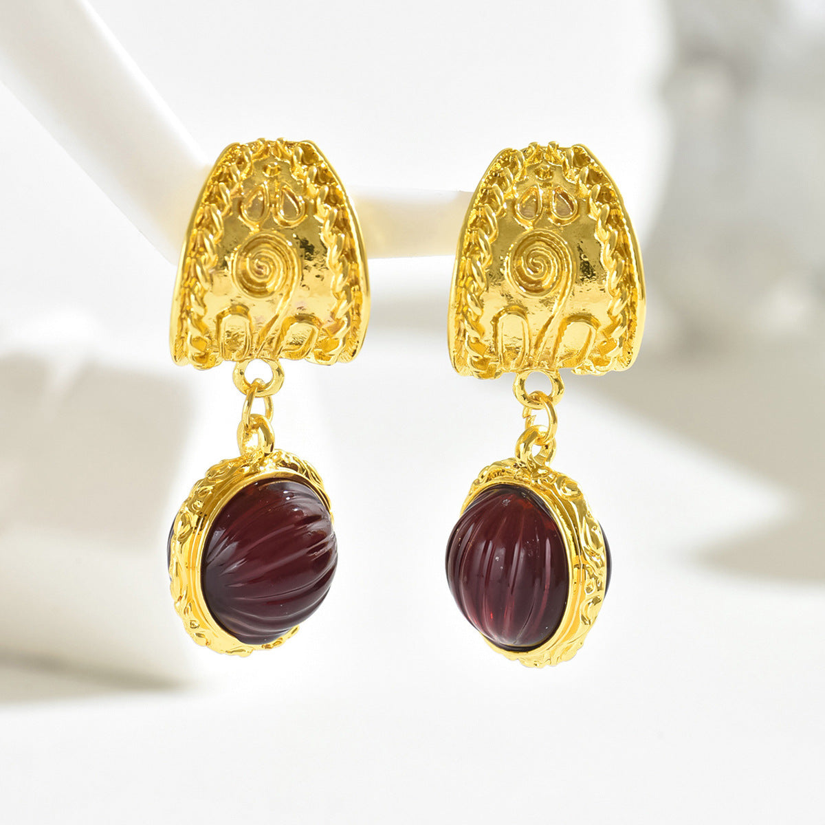 Niche Artistic Mid-Ancient Court Style Women's Earrings All-Match Inlaid Gem Design Fashion Earrings Light Luxury Earrings