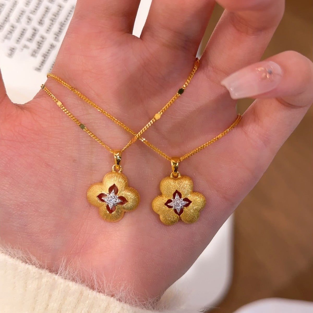 Lucky Clover Sterling Silver 925 Necklace Women's Mid-Ancient Style Handmade Brushed Flower Clavicle Chain Light Luxury Petal Pendant
