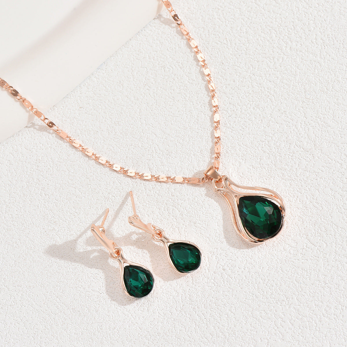 Green Teardrop Pendant Jewelry — product image 3