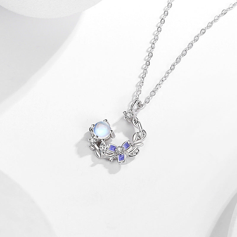 Halskette aus 925er Sterlingsilber – Blüte und Zirkonia-Akzente