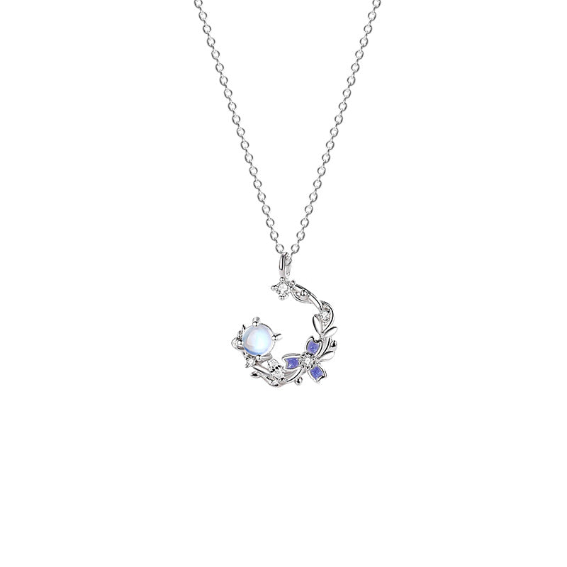 Halskette aus 925er Sterlingsilber – Blüte und Zirkonia-Akzente