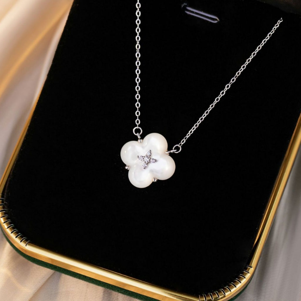 Lucky Clover Sterling Silver 925 Necklace Women's Fashion Versatile Flower White Fritillary Clavicle Chain Ins Style Pendant