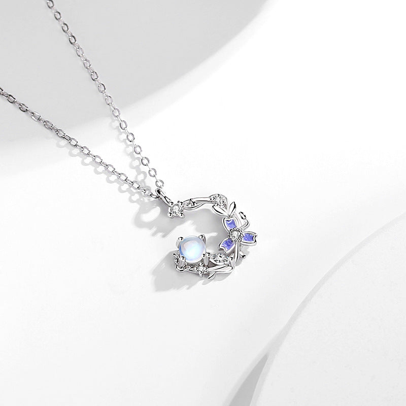 Halskette aus 925er Sterlingsilber – Blüte und Zirkonia-Akzente